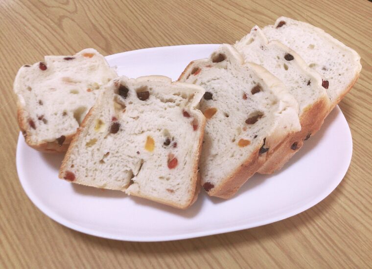 ホームベーカリー ドライフルーツ入りパン 切ったところ